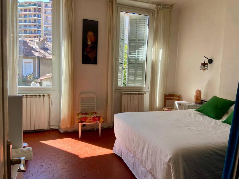 Logis Confortable - Accueillant Marseilles Buitenkant foto